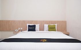 Urbanview Hotel Dj Inn Tegal